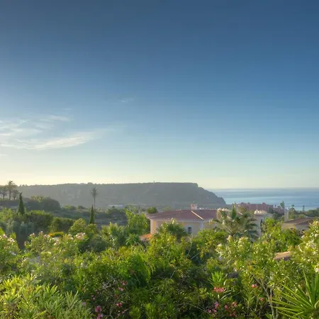 Montanha, Luxury Coastal Villa, With Swimming Pool, Loungers And Alfresco Dining, 10 Min Walk To The Beautiful Da Beach, Shops, Bars And Restaurants!