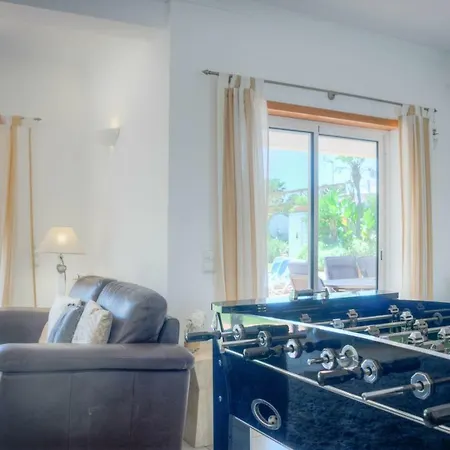Вилла Montanha, 4 Bedroom Villa, With Swimming Pool, Loungers And Alfresco Dining, 10 Min Walk To The Beautiful Da Beach, Shops, Bars And Restaurants! *