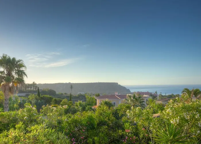 Montanha, 4 Bedroom Villa, With Swimming Pool, Loungers And Alfresco Dining, 10 Min Walk To The Beautiful Da Beach, Shops, Bars And Restaurants!