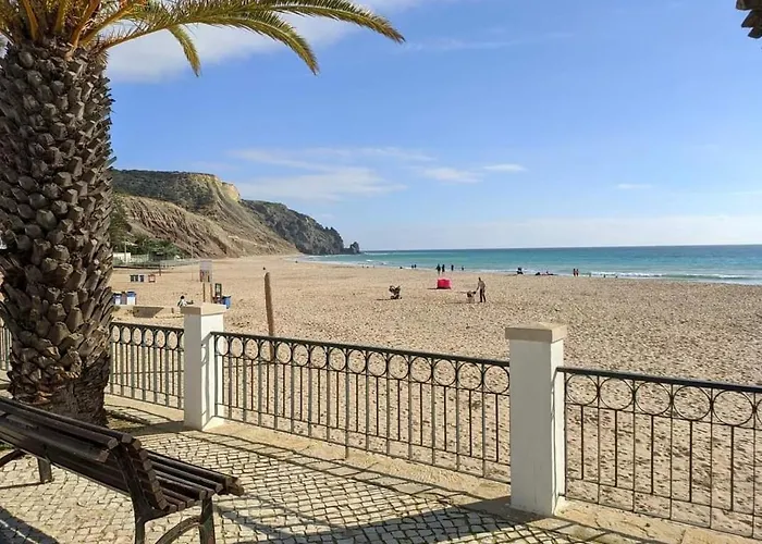 Montanha, 4 Bedroom Villa, With Swimming Pool, Loungers And Alfresco Dining, 10 Min Walk To The Beautiful Da Beach, Shops, Bars And Restaurants! Luz