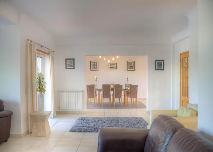 Montanha, 4 Bedroom Villa, With Swimming Pool, Loungers And Alfresco Dining, 10 Min Walk To The Beautiful Da Beach, Shops, Bars And Restaurants!