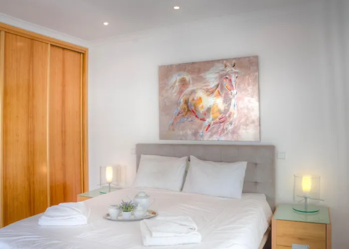 Montanha, 4 Bedroom Villa, With Swimming Pool, Loungers And Alfresco Dining, 10 Min Walk To The Beautiful Da Beach, Shops, Bars And Restaurants! Vila Luz