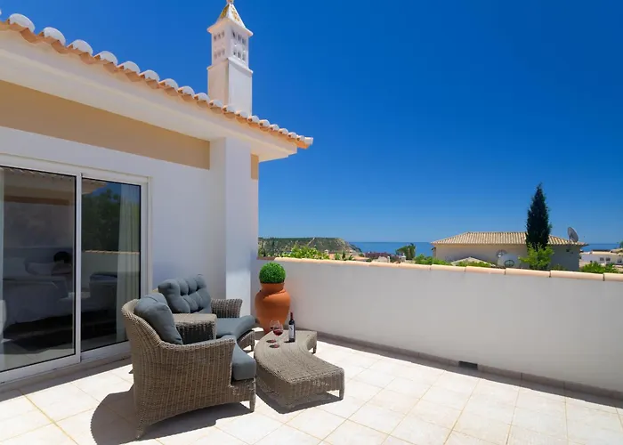 Montanha, 4 Bedroom Villa, With Swimming Pool, Loungers And Alfresco Dining, 10 Min Walk To The Beautiful Da Beach, Shops, Bars And Restaurants! * Luz