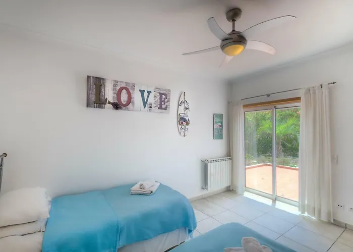 Montanha, 4 Bedroom Villa, With Swimming Pool, Loungers And Alfresco Dining, 10 Min Walk To The Beautiful Da Beach, Shops, Bars And Restaurants!