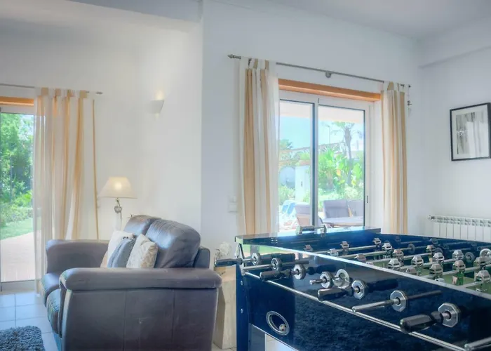 Vila Montanha, 4 Bedroom Villa, With Swimming Pool, Loungers And Alfresco Dining, 10 Min Walk To The Beautiful Da Beach, Shops, Bars And Restaurants! *