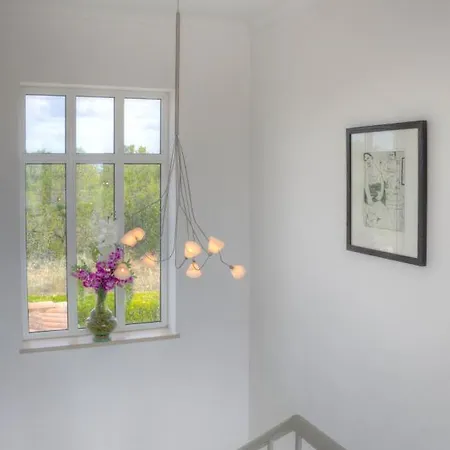 Montanha, 4 Bedroom Villa, With Swimming Pool, Loungers And Alfresco Dining, 10 Min Walk To The Beautiful Da Beach, Shops, Bars And Restaurants! Villa