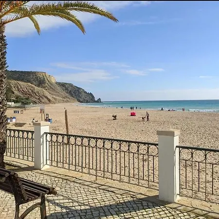 Montanha, 4 Bedroom Villa, With Swimming Pool, Loungers And Alfresco Dining, 10 Min Walk To The Beautiful Da Beach, Shops, Bars And Restaurants! Luz