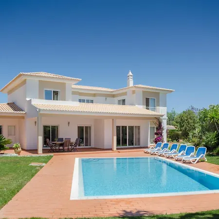 Montanha, 4 Bedroom Villa, With Swimming Pool, Loungers And Alfresco Dining, 20 Min Walk To The Beautiful Da Beach, Shops, Bars And Restaurants! *