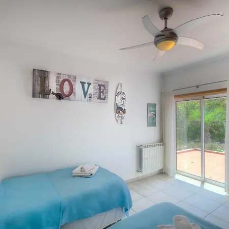 Montanha, 4 Bedroom Villa, With Swimming Pool, Loungers And Alfresco Dining, 10 Min Walk To The Beautiful Da Beach, Shops, Bars And Restaurants!