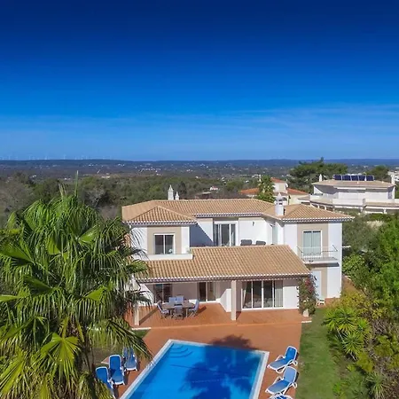 Montanha, 4 Bedroom Villa, With Swimming Pool, Loungers And Alfresco Dining, 10 Min Walk To The Beautiful Da Beach, Shops, Bars And Restaurants! Luz