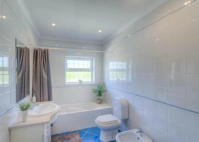 Montanha, 4 Bedroom Villa, With Swimming Pool, Loungers And Alfresco Dining, 10 Min Walk To The Beautiful Da Beach, Shops, Bars And Restaurants! 빌라 Senhora da Luz
