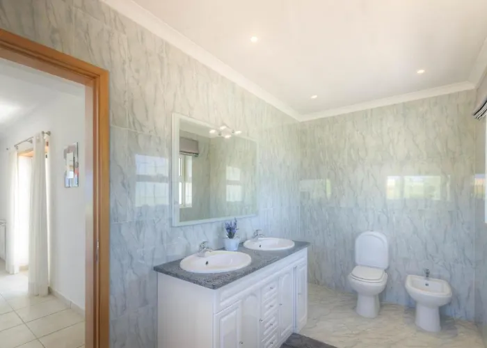 Villa Montanha, 4 Bedroom Villa, With Swimming Pool, Loungers And Alfresco Dining, 10 Min Walk To The Beautiful Da Beach, Shops, Bars And Restaurants!