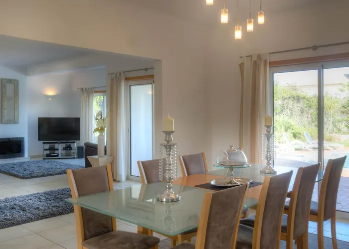 Montanha, 4 Bedroom Villa, With Swimming Pool, Loungers And Alfresco Dining, 10 Min Walk To The Beautiful Da Beach, Shops, Bars And Restaurants! Villa Luz