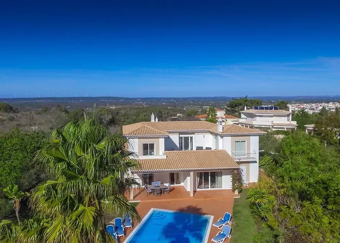 Montanha, 4 Bedroom Villa, With Swimming Pool, Loungers And Alfresco Dining, 10 Min Walk To The Beautiful Da Beach, Shops, Bars And Restaurants! Luz