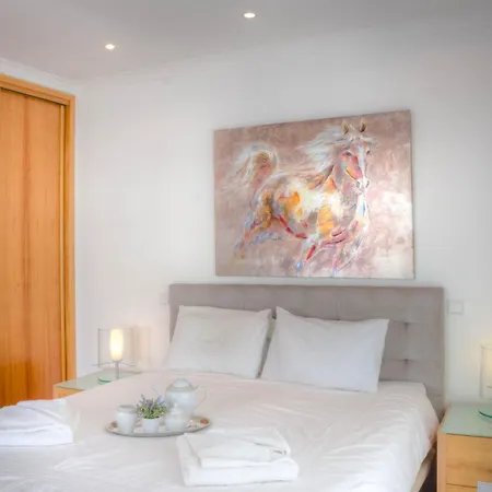 Montanha, 4 Bedroom Villa, With Swimming Pool, Loungers And Alfresco Dining, 10 Min Walk To The Beautiful Da Beach, Shops, Bars And Restaurants! וילה Senhora da Luz